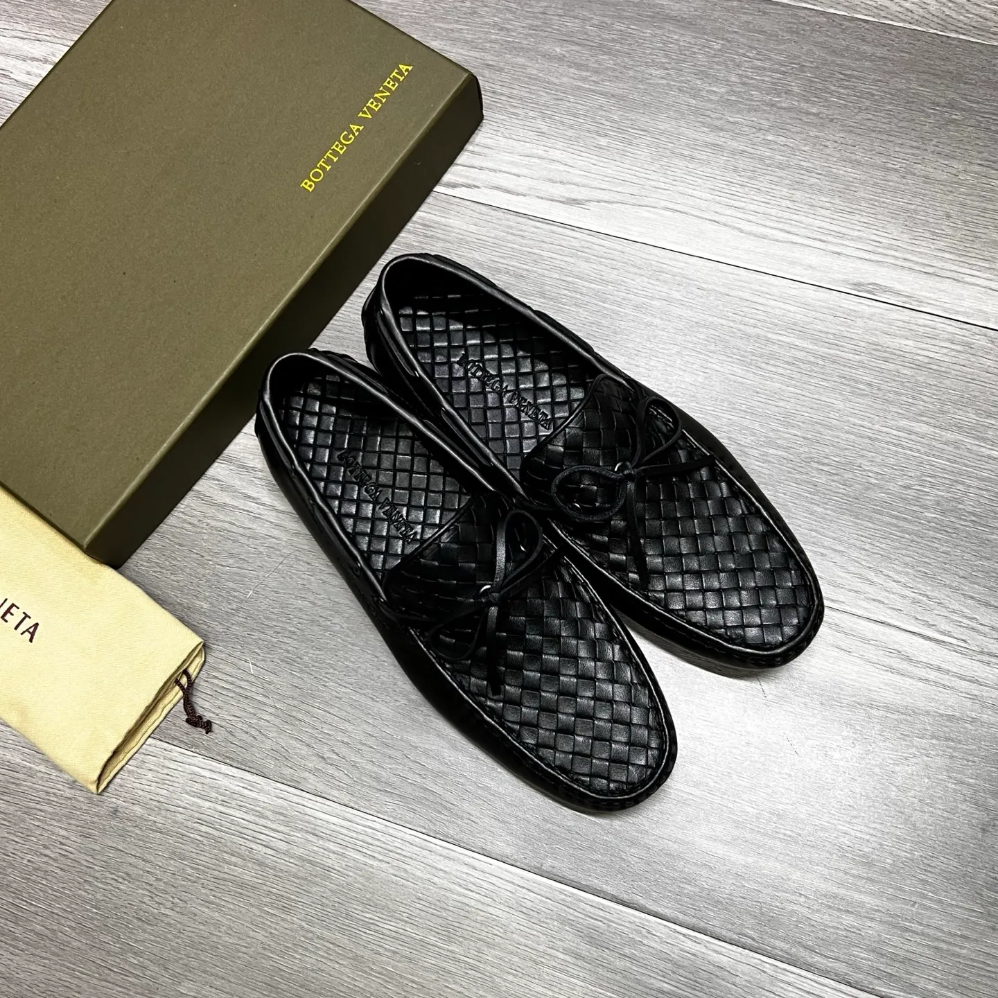 Factory price 480 BV〰️Purely handmade classic men's beanie shoes👉👉driving shoes, slip-on shoes, woven with cowhide imported from Italy, 💕water-dyed cowhide lining, 🔊original outsole, waterproof platform design, comfortable on the feet. A good choice for traveling and driving, two colors available, code number: 38-44, (45 can be customized)